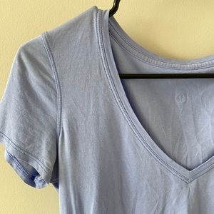 lululemon love tee Vneck size 4